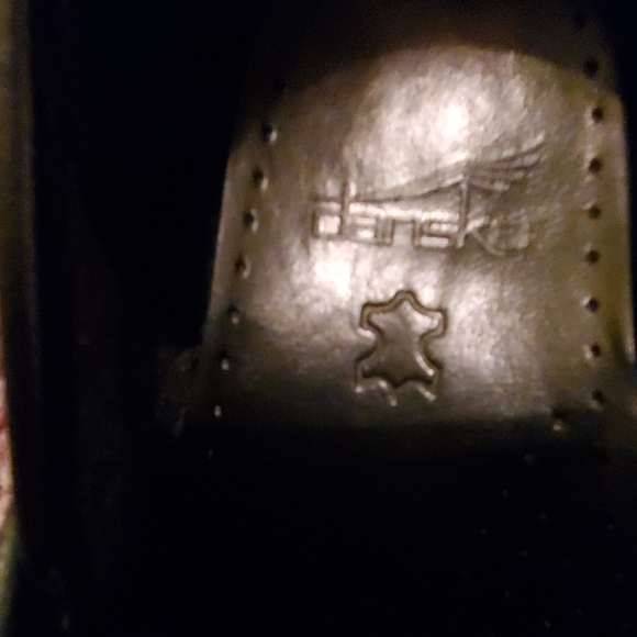 Shoes - Picture 3 of 8